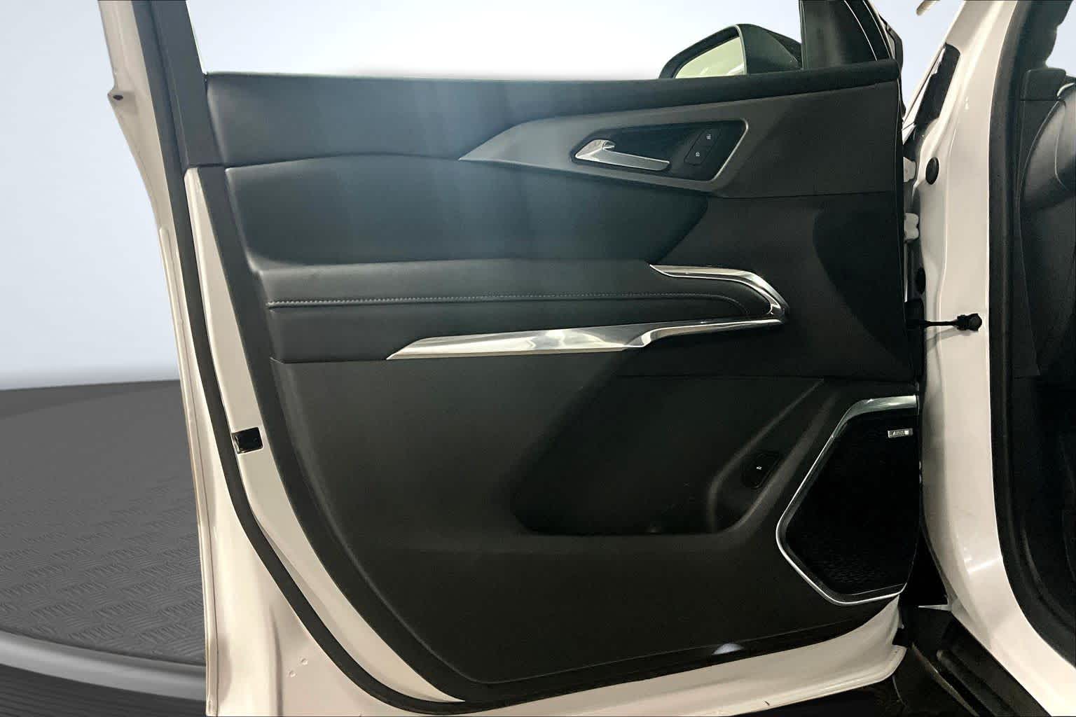 2024 Chevrolet Traverse AWD LT Iridescent Pearl Tricoat at James Chevrolet