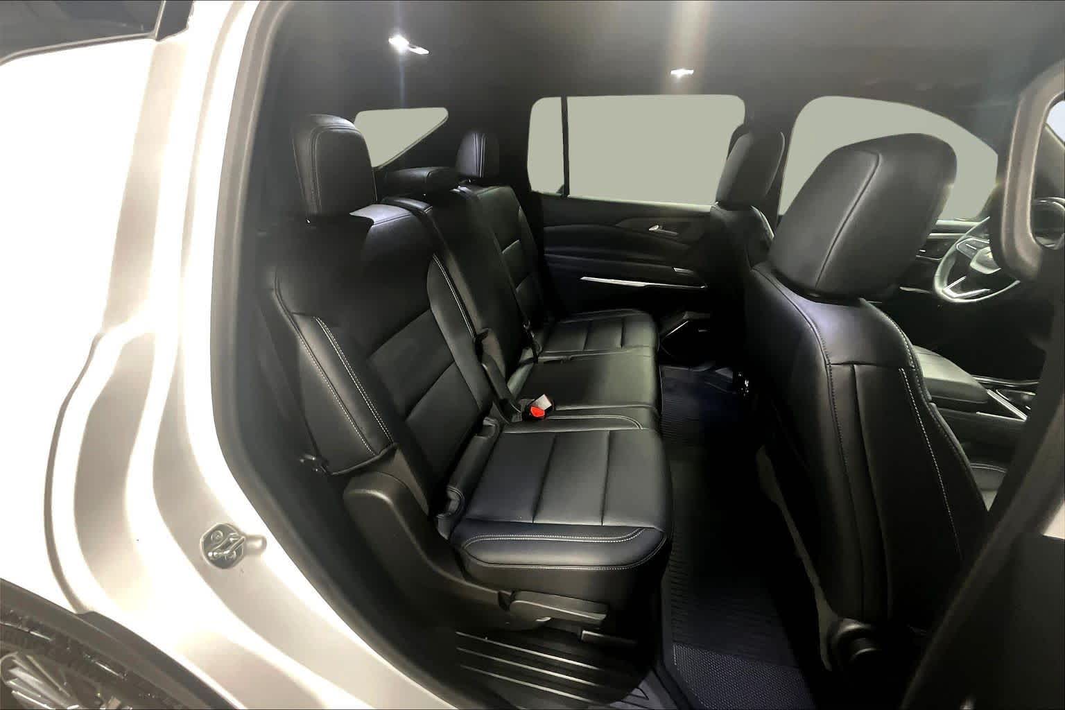 2024 Chevrolet Traverse AWD LT Iridescent Pearl Tricoat at James Chevrolet