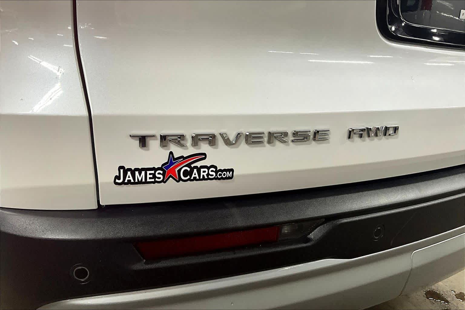 2024 Chevrolet Traverse AWD LT Iridescent Pearl Tricoat at James Chevrolet