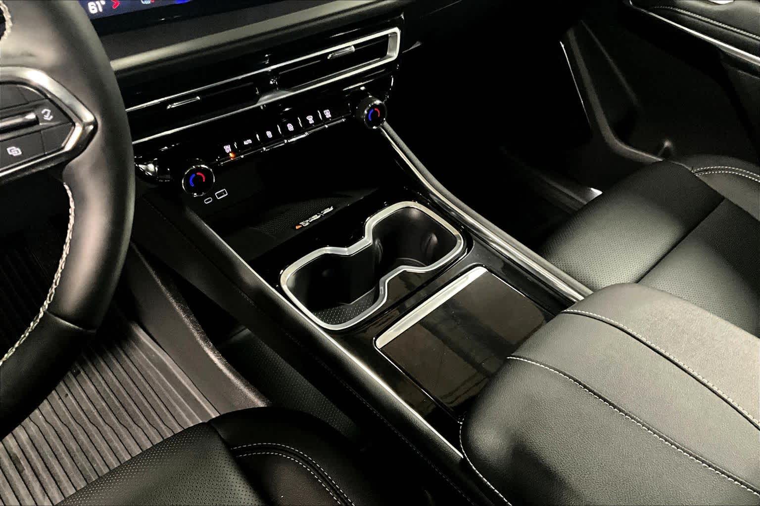 2024 Chevrolet Traverse AWD LT Iridescent Pearl Tricoat at James Chevrolet