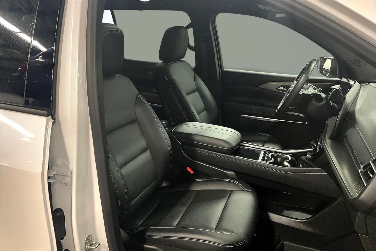 2024 Chevrolet Traverse AWD LT Iridescent Pearl Tricoat at James Chevrolet