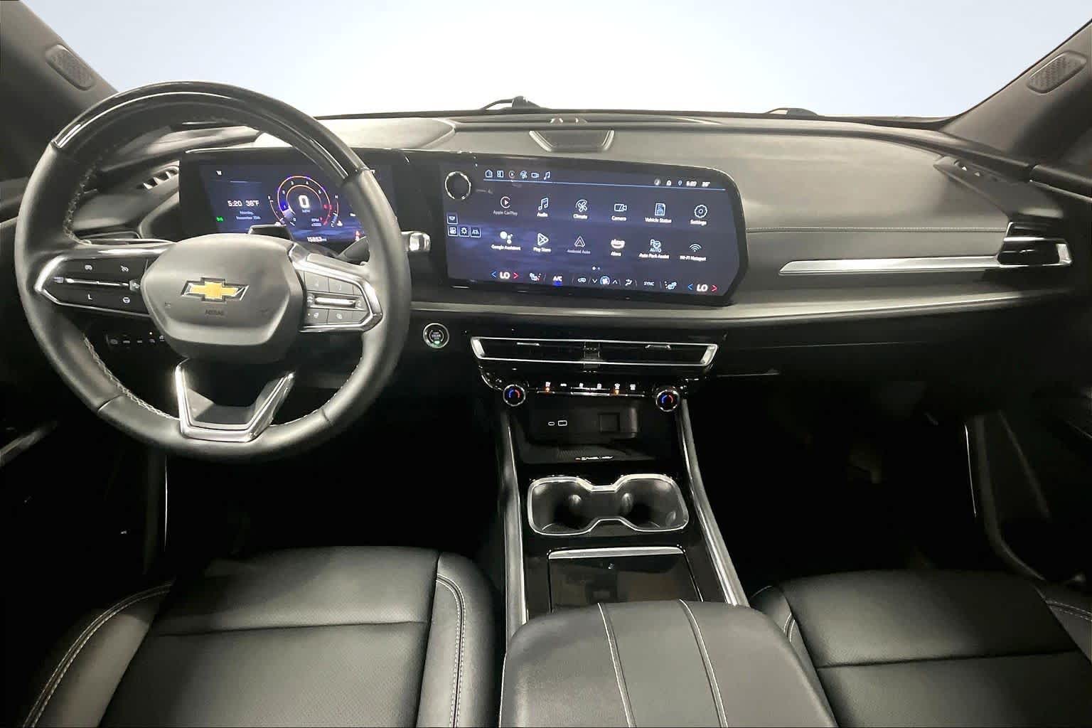 2024 Chevrolet Traverse AWD LT Iridescent Pearl Tricoat at James Chevrolet