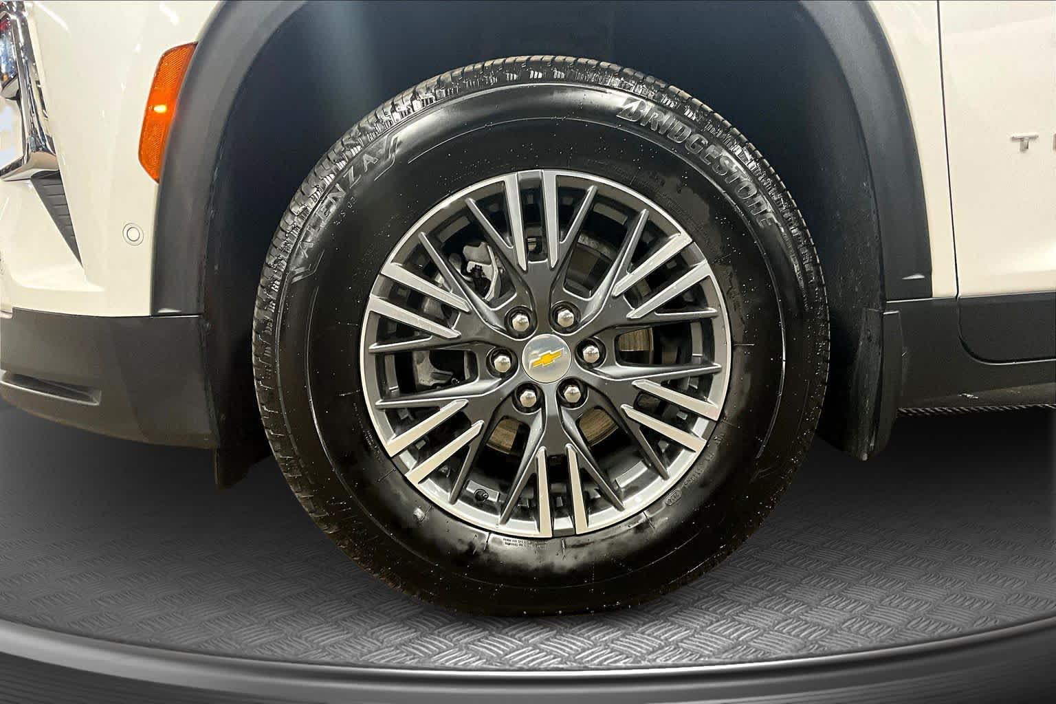 2024 Chevrolet Traverse AWD LT Iridescent Pearl Tricoat at James Chevrolet