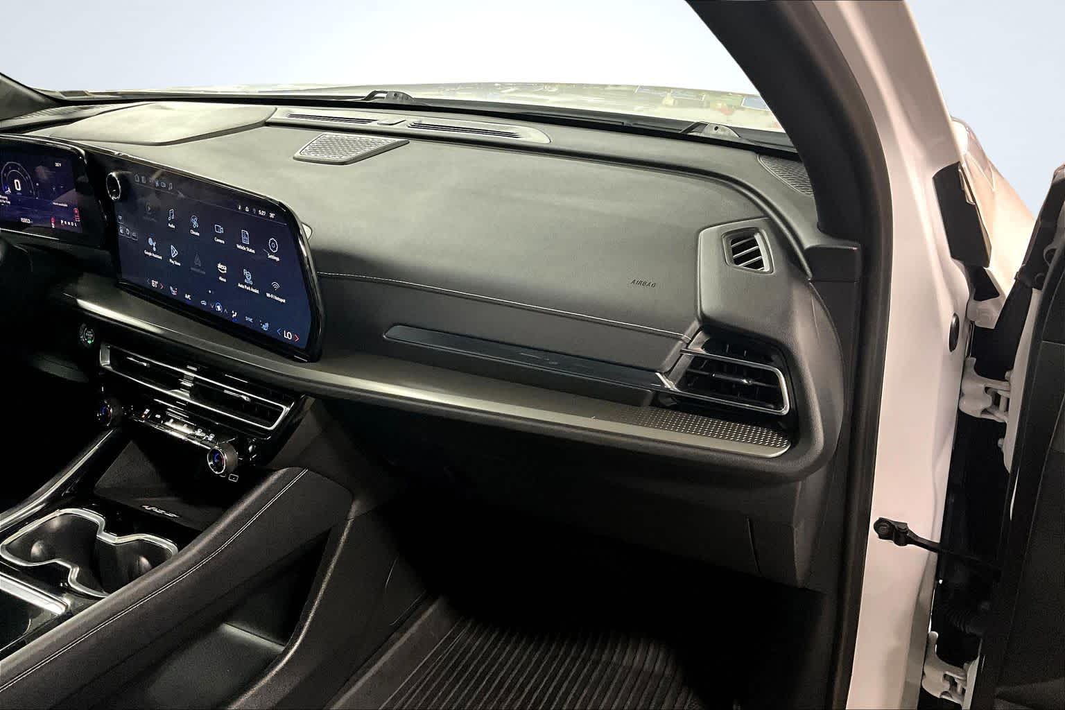 2024 Chevrolet Traverse AWD LT Iridescent Pearl Tricoat at James Chevrolet