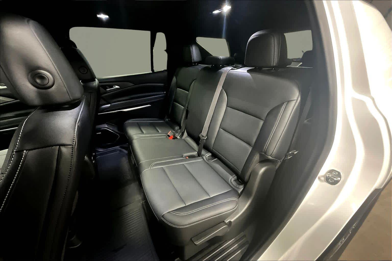 2024 Chevrolet Traverse AWD LT Iridescent Pearl Tricoat at James Chevrolet