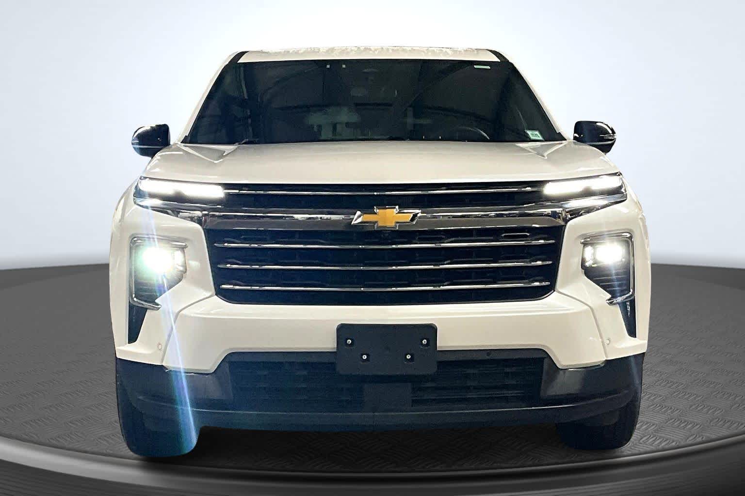 2024 Chevrolet Traverse AWD LT Iridescent Pearl Tricoat at James Chevrolet