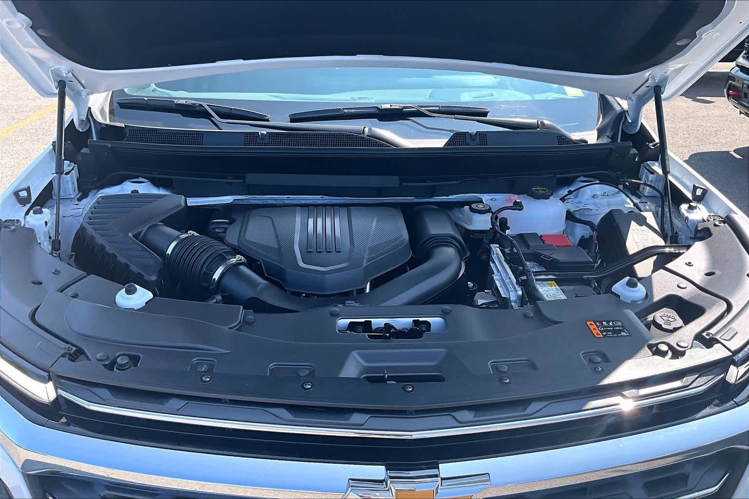 2026 Chevrolet Traverse AWD LT Summit White at James Chevrolet