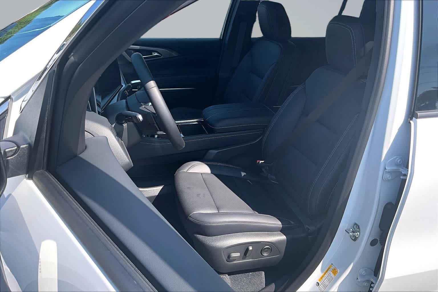 2026 Chevrolet Traverse AWD LT Summit White at James Chevrolet