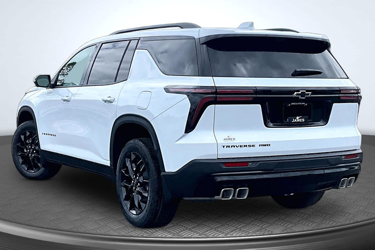 2026 Chevrolet Traverse AWD LT - 2
