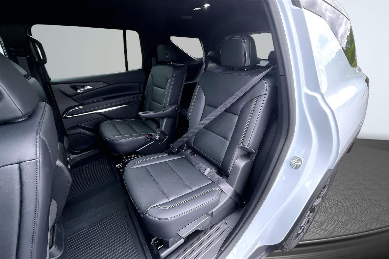 2026 Chevrolet Traverse AWD LT - 9