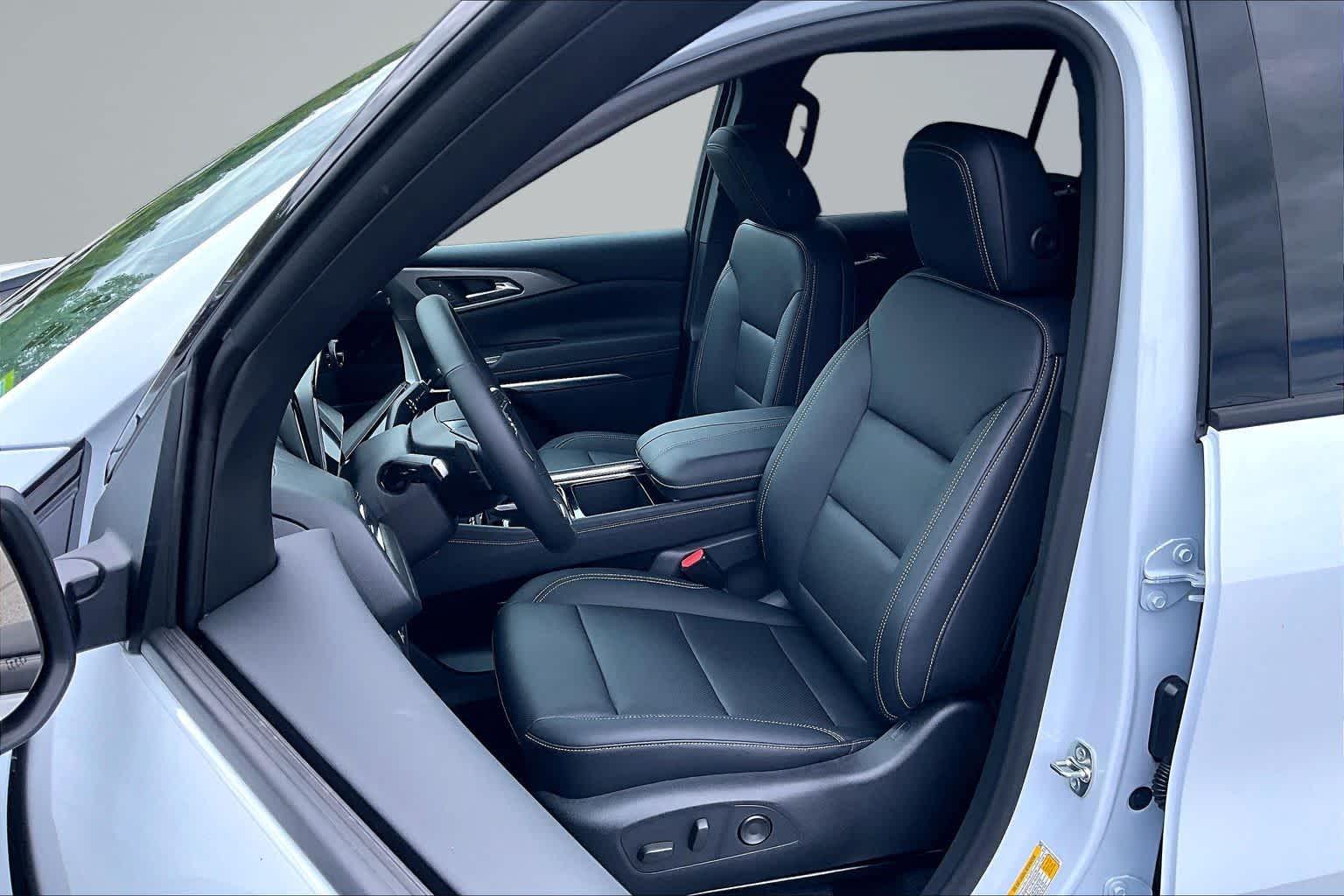 2026 Chevrolet Traverse AWD LT - 8