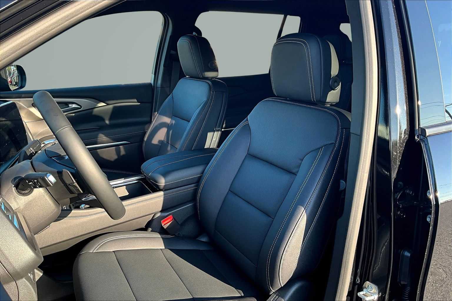 2026 Chevrolet Traverse AWD LT - 8