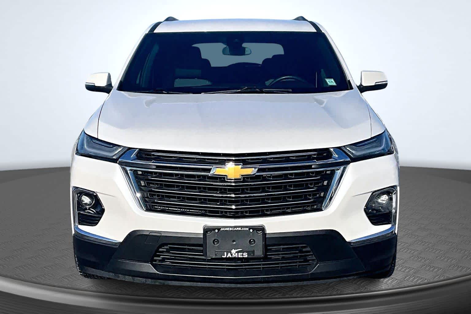 2023 Chevrolet Traverse LT Cloth Iridescent Pearl Tricoat at Mangino Chevrolet