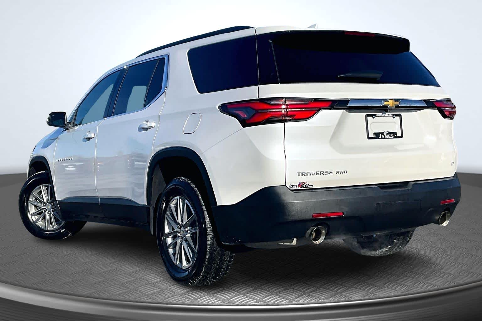 2023 Chevrolet Traverse LT Cloth Iridescent Pearl Tricoat at Mangino Chevrolet