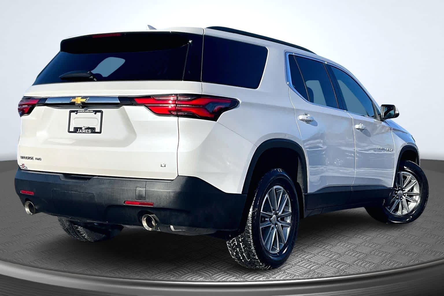 2023 Chevrolet Traverse LT Cloth Iridescent Pearl Tricoat at Mangino Chevrolet