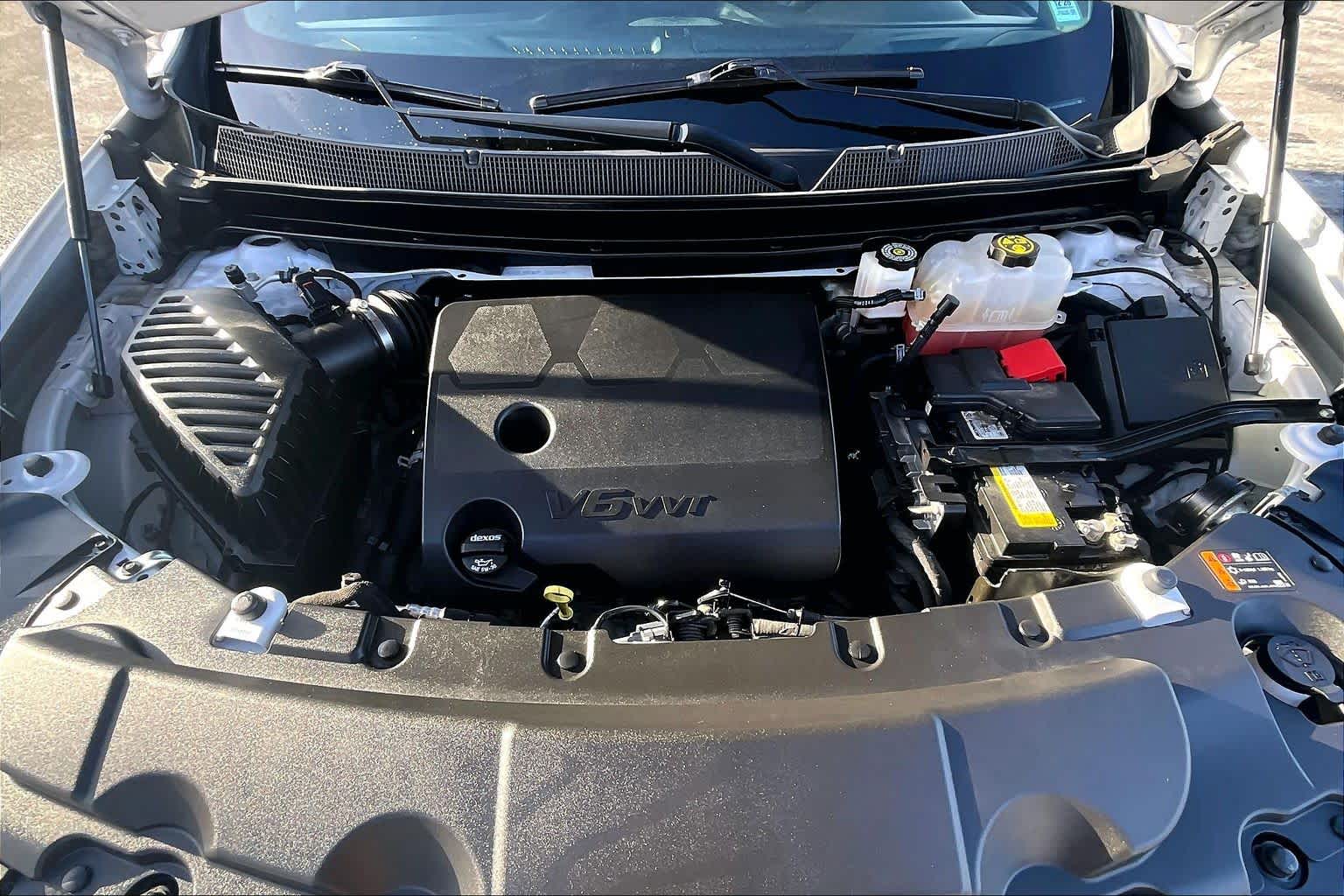 2023 Chevrolet Traverse LT Cloth Iridescent Pearl Tricoat at Mangino Chevrolet