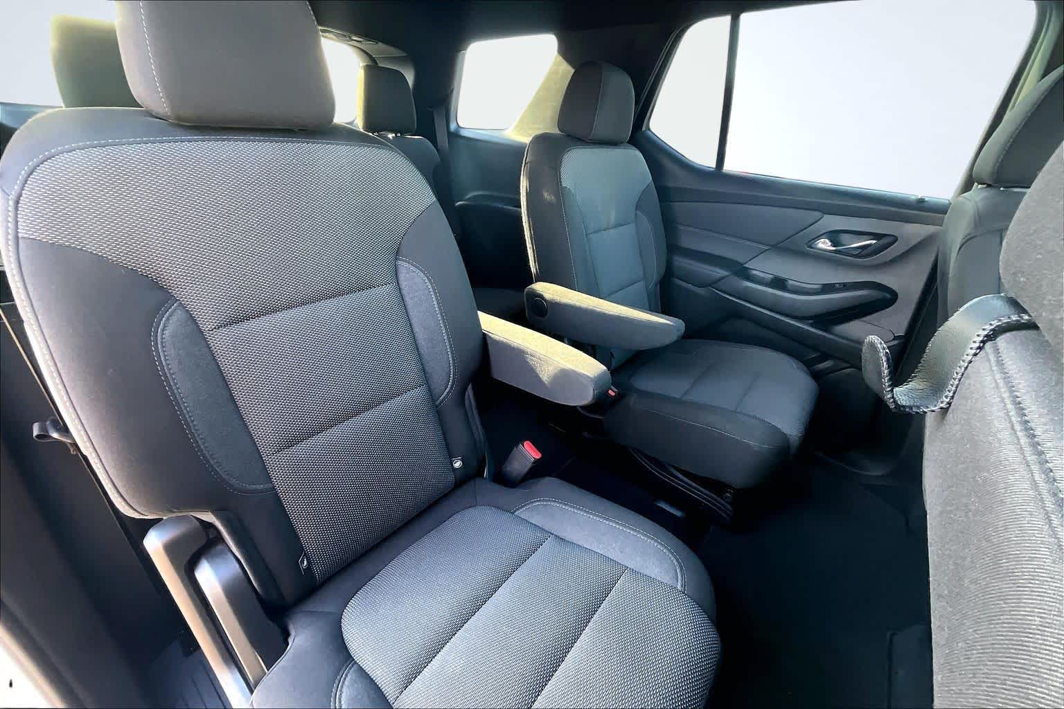 2023 Chevrolet Traverse LT Cloth Iridescent Pearl Tricoat at Mangino Chevrolet