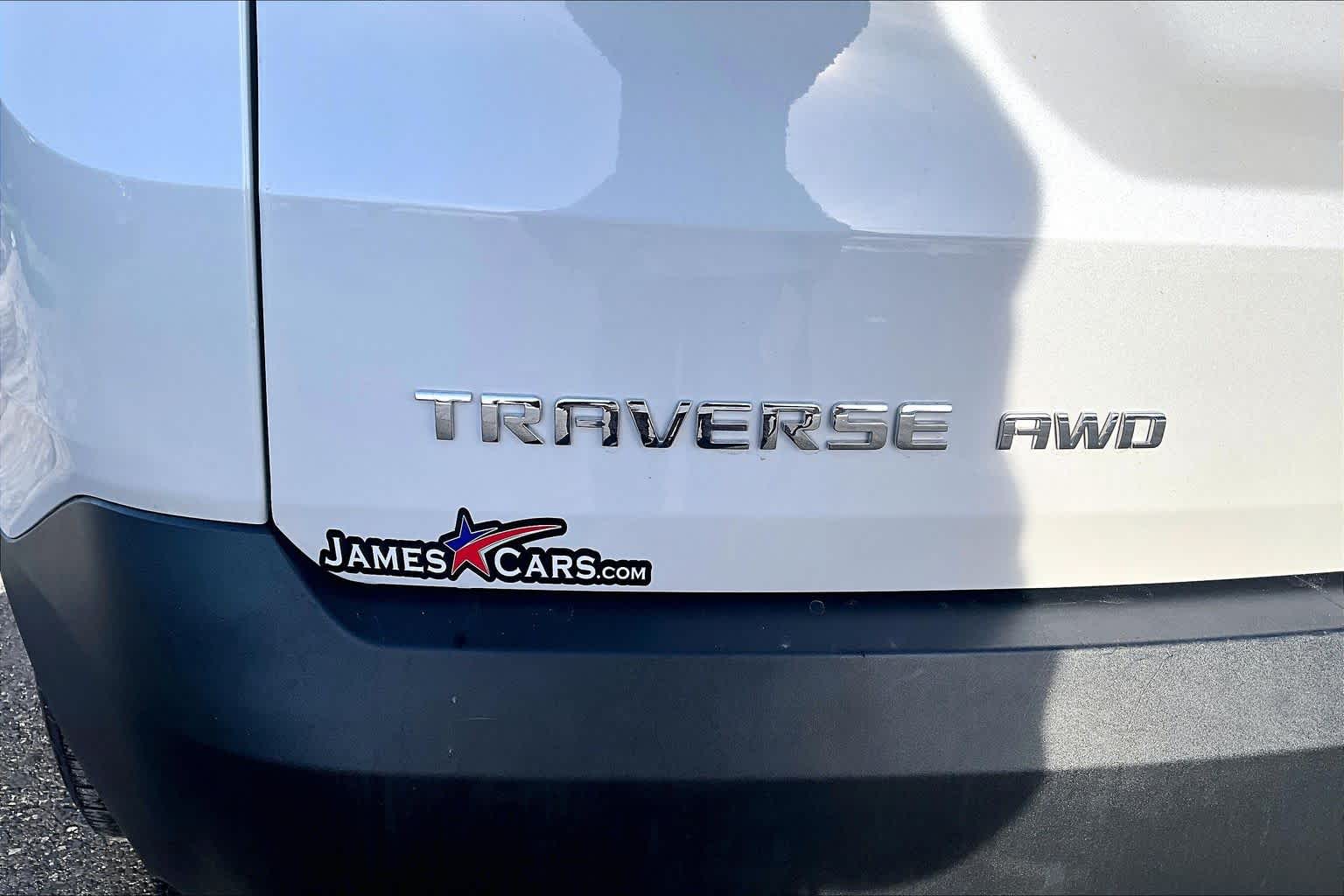 2023 Chevrolet Traverse LT Cloth Iridescent Pearl Tricoat at Mangino Chevrolet