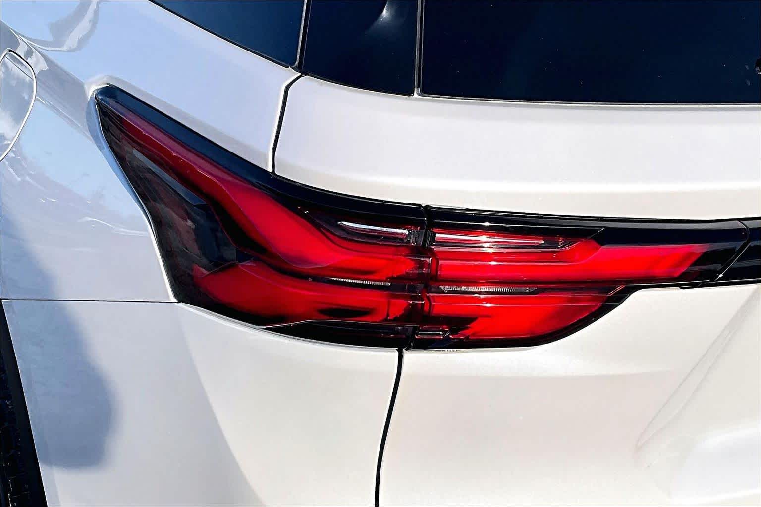 2023 Chevrolet Traverse LT Cloth Iridescent Pearl Tricoat at Mangino Chevrolet