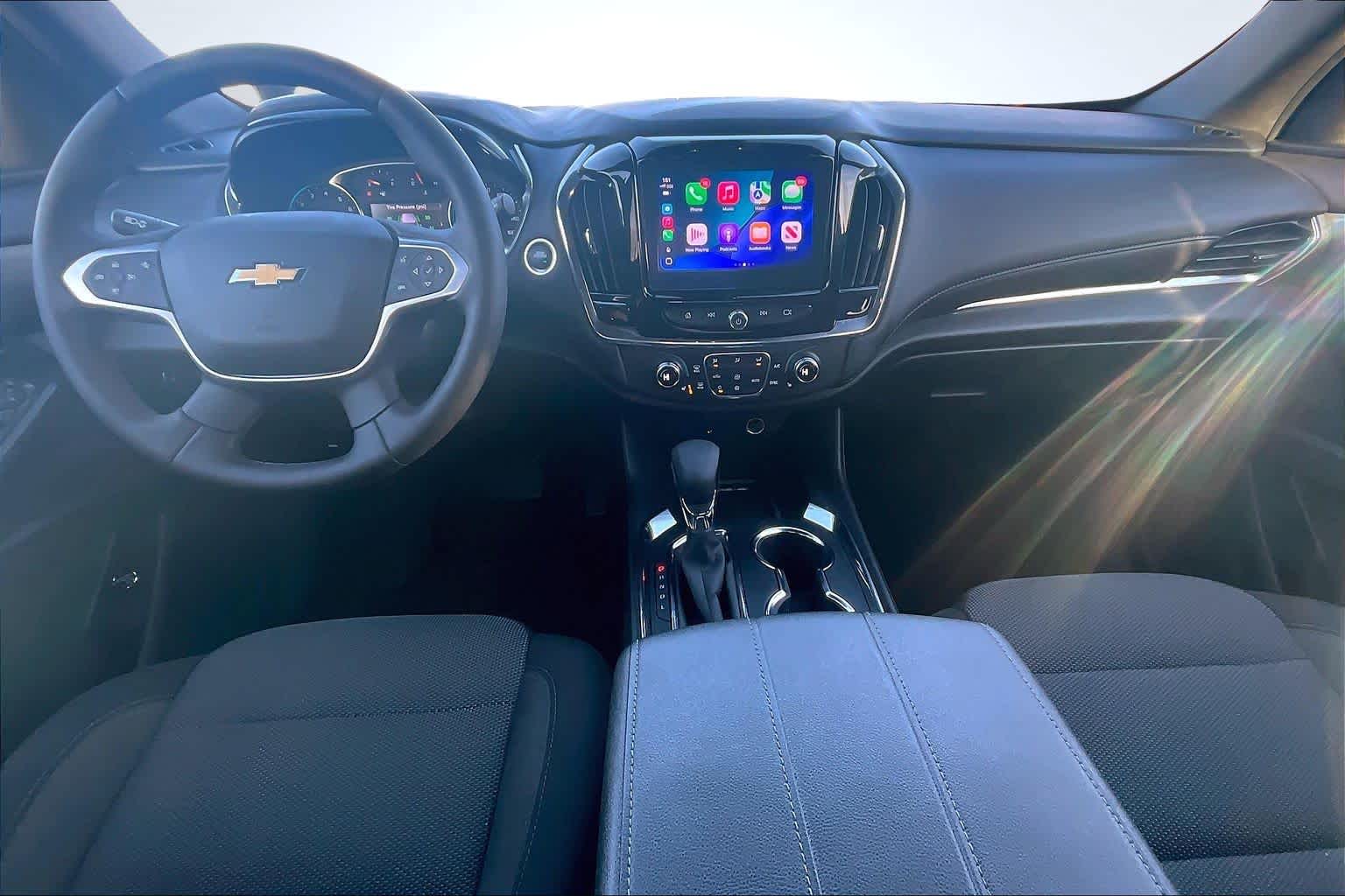 2023 Chevrolet Traverse LT Cloth Iridescent Pearl Tricoat at Mangino Chevrolet