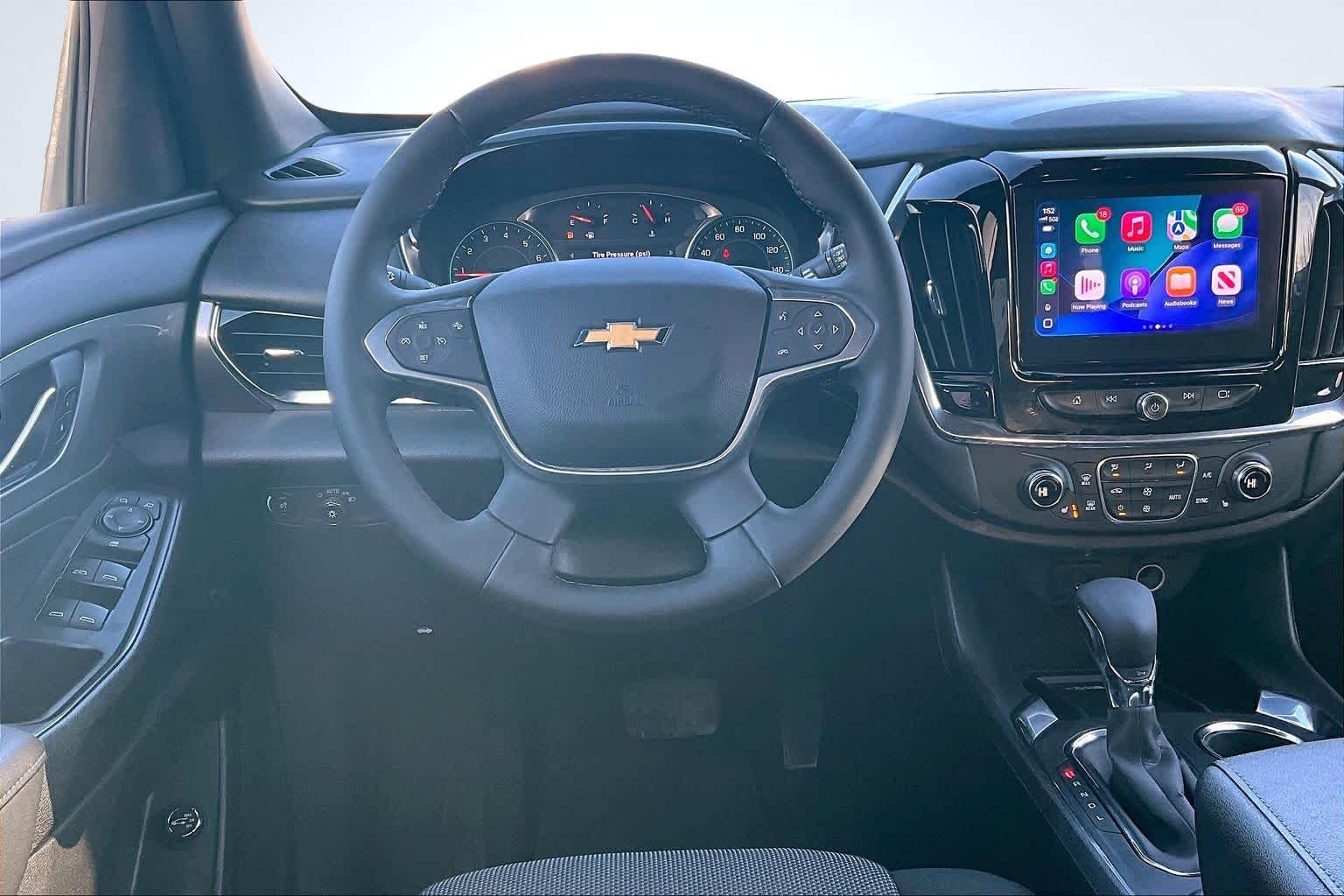 2023 Chevrolet Traverse LT Cloth Iridescent Pearl Tricoat at Mangino Chevrolet