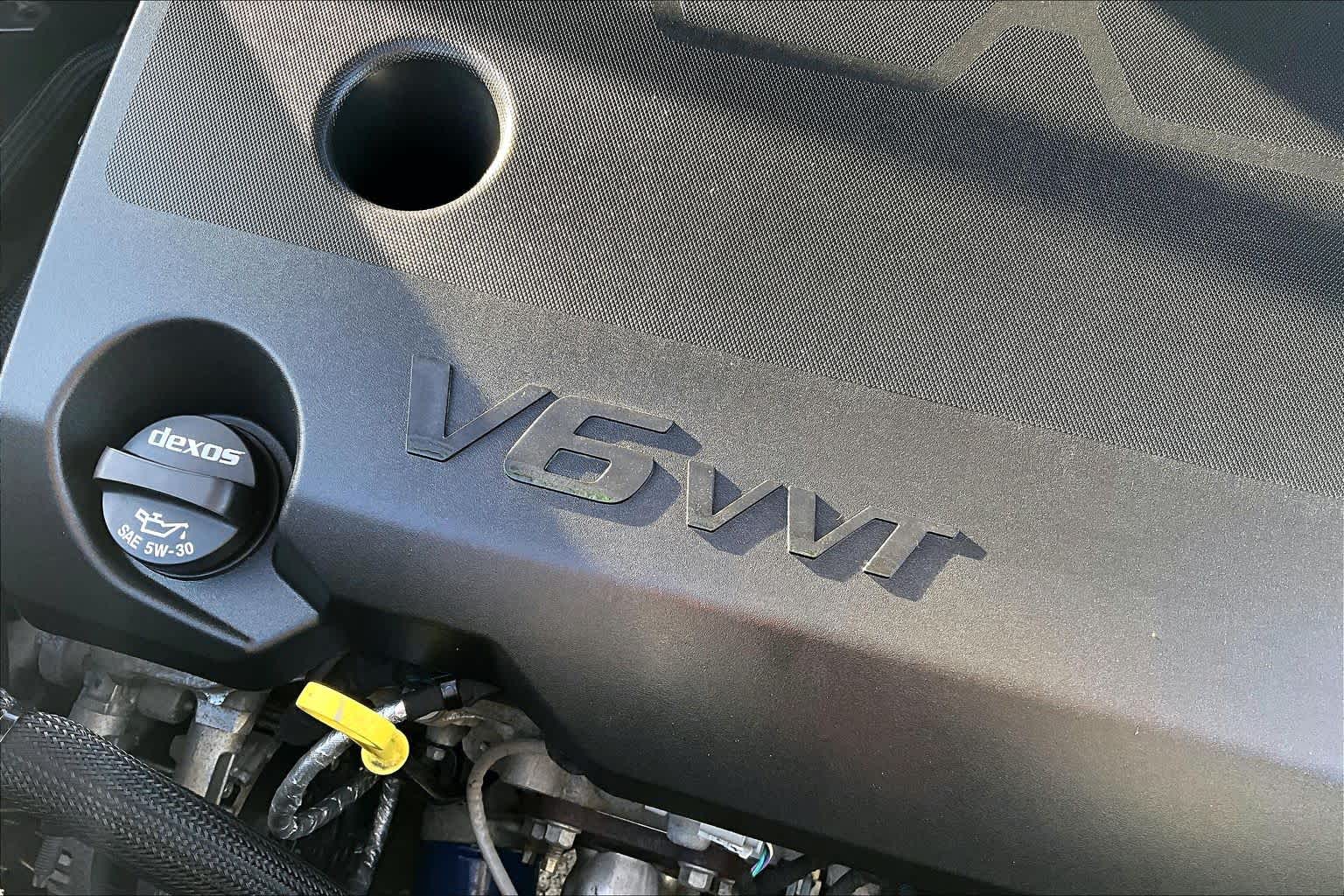 2023 Chevrolet Traverse LT Cloth Iridescent Pearl Tricoat at Mangino Chevrolet