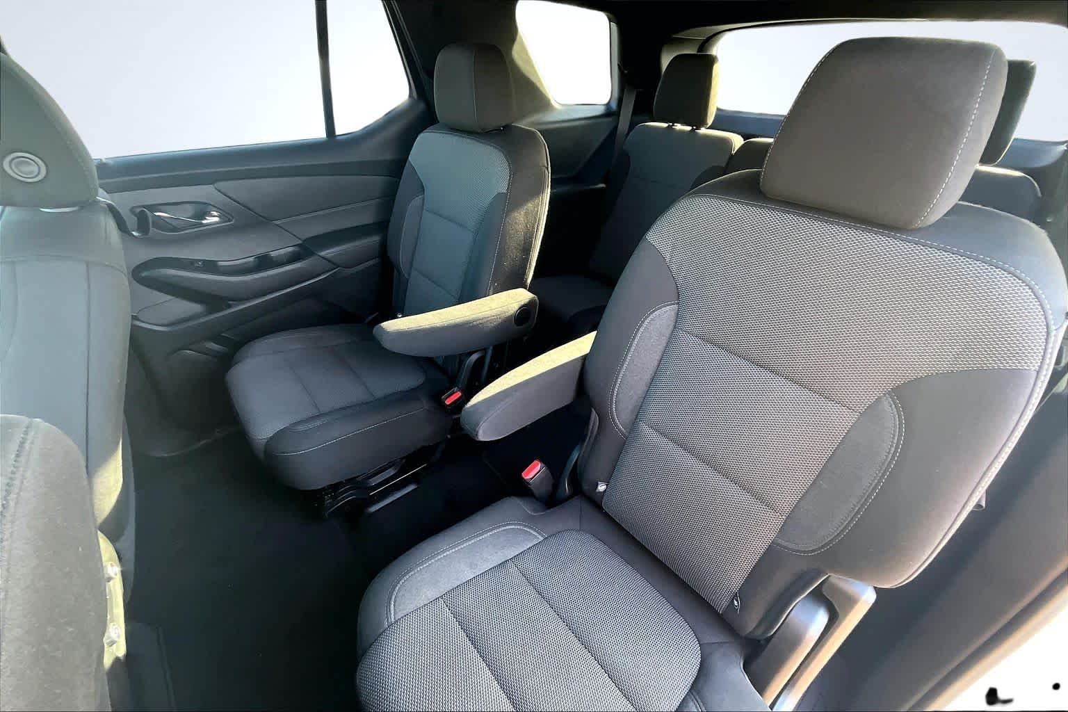 2023 Chevrolet Traverse LT Cloth Iridescent Pearl Tricoat at Mangino Chevrolet