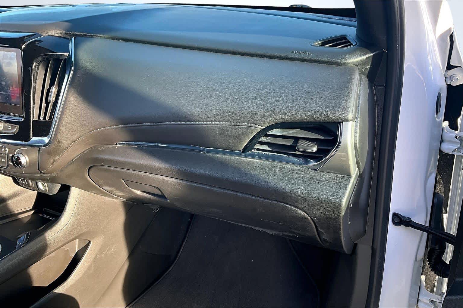 2023 Chevrolet Traverse LT Cloth Iridescent Pearl Tricoat at Mangino Chevrolet