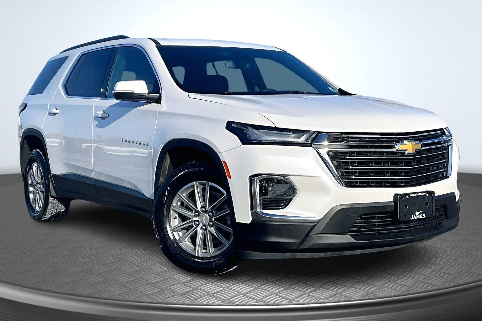 2023 Chevrolet Traverse LT Cloth Iridescent Pearl Tricoat at Mangino Chevrolet