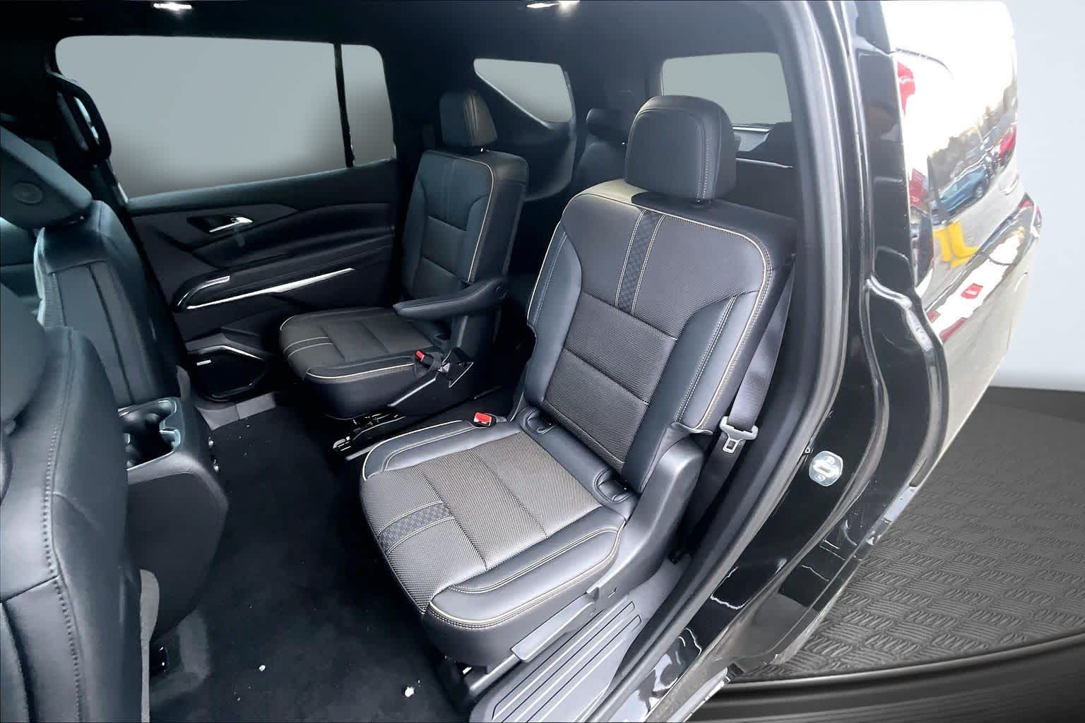 2026 Chevrolet Traverse AWD High Country MOSAIC BLACK METALLIC at James Chevrolet