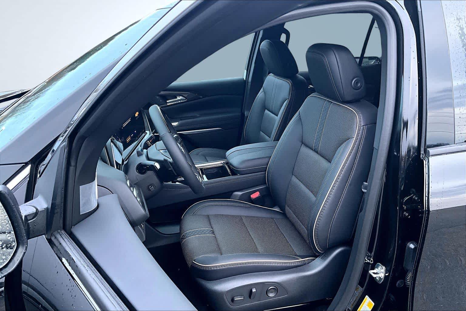 2026 Chevrolet Traverse AWD High Country MOSAIC BLACK METALLIC at James Chevrolet