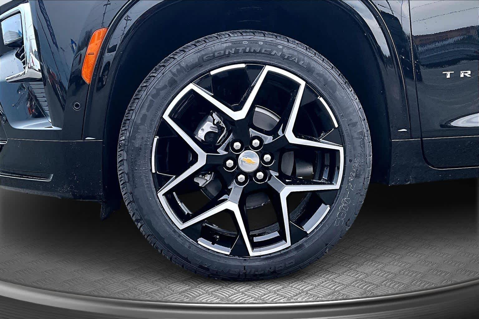 2026 Chevrolet Traverse AWD High Country MOSAIC BLACK METALLIC at James Chevrolet
