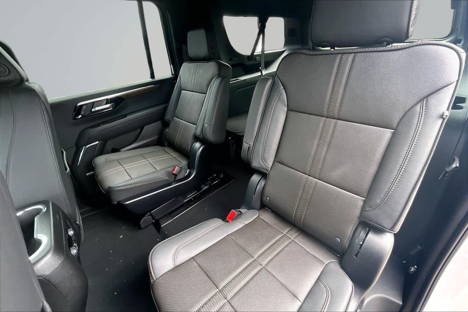 2026 Chevrolet Suburban High Country Polar White Tricoat at James Chevrolet