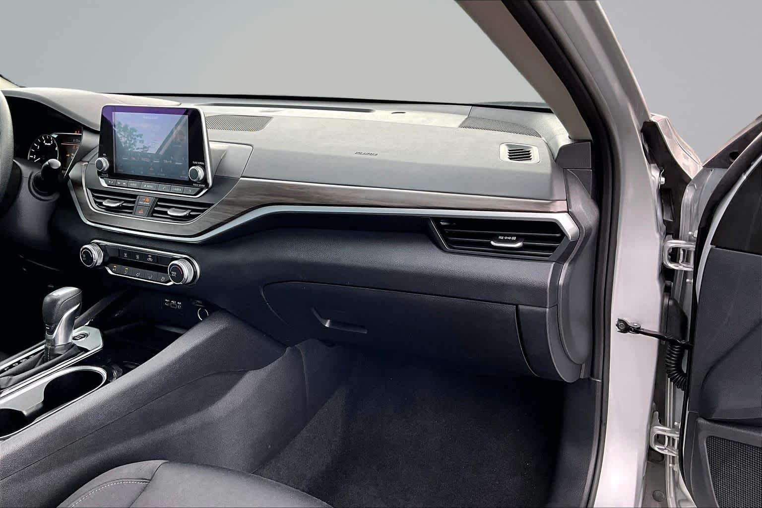 2024 Nissan Altima 2.5 SV Brilliant Silver Metallic at James Chevrolet