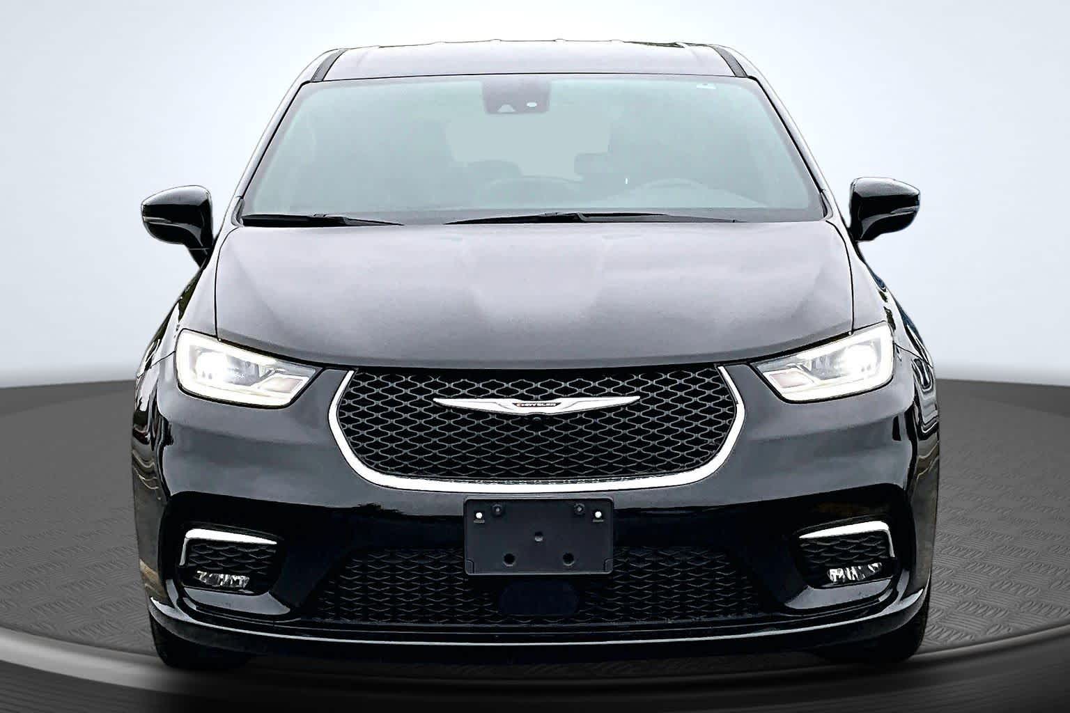 2025 Chrysler Pacifica Select - 3