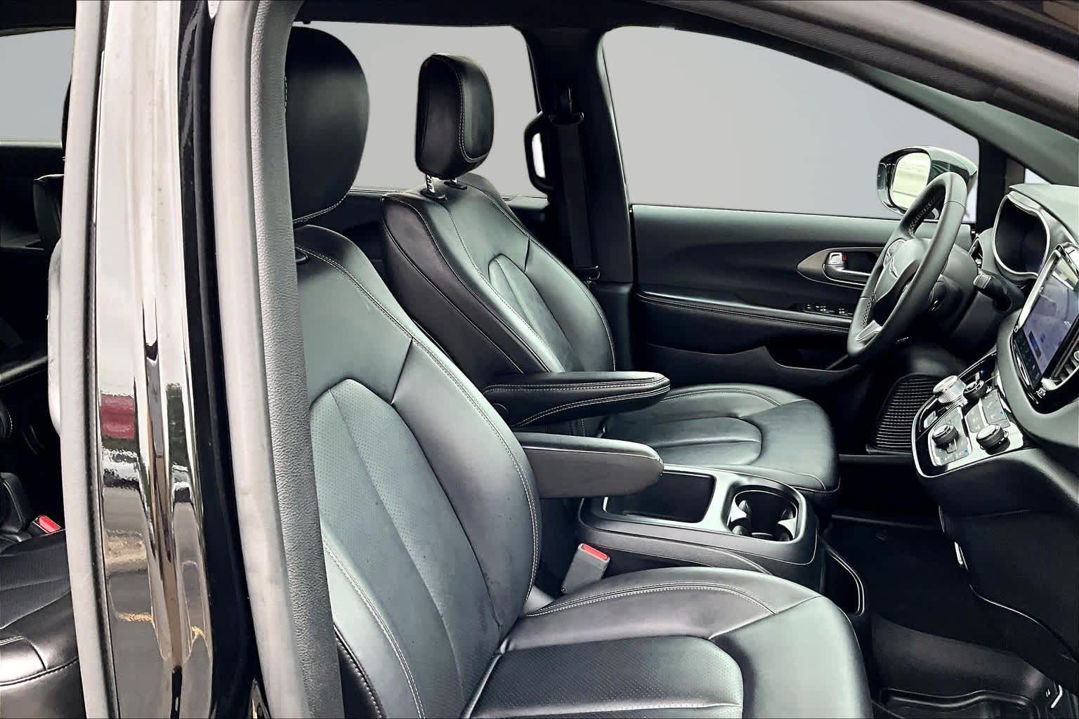2025 Chrysler Pacifica Select - 7