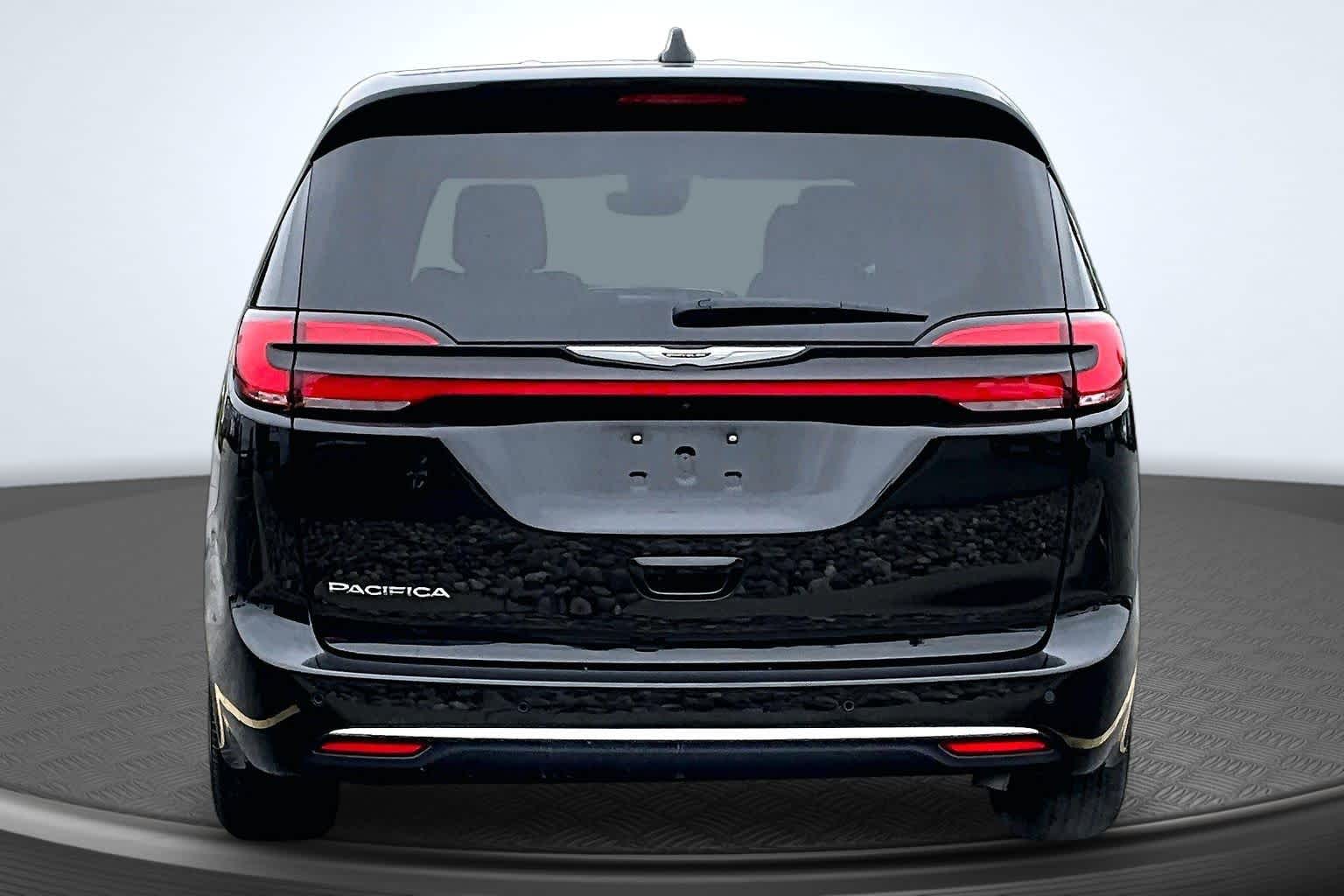 2025 Chrysler Pacifica Select - 4