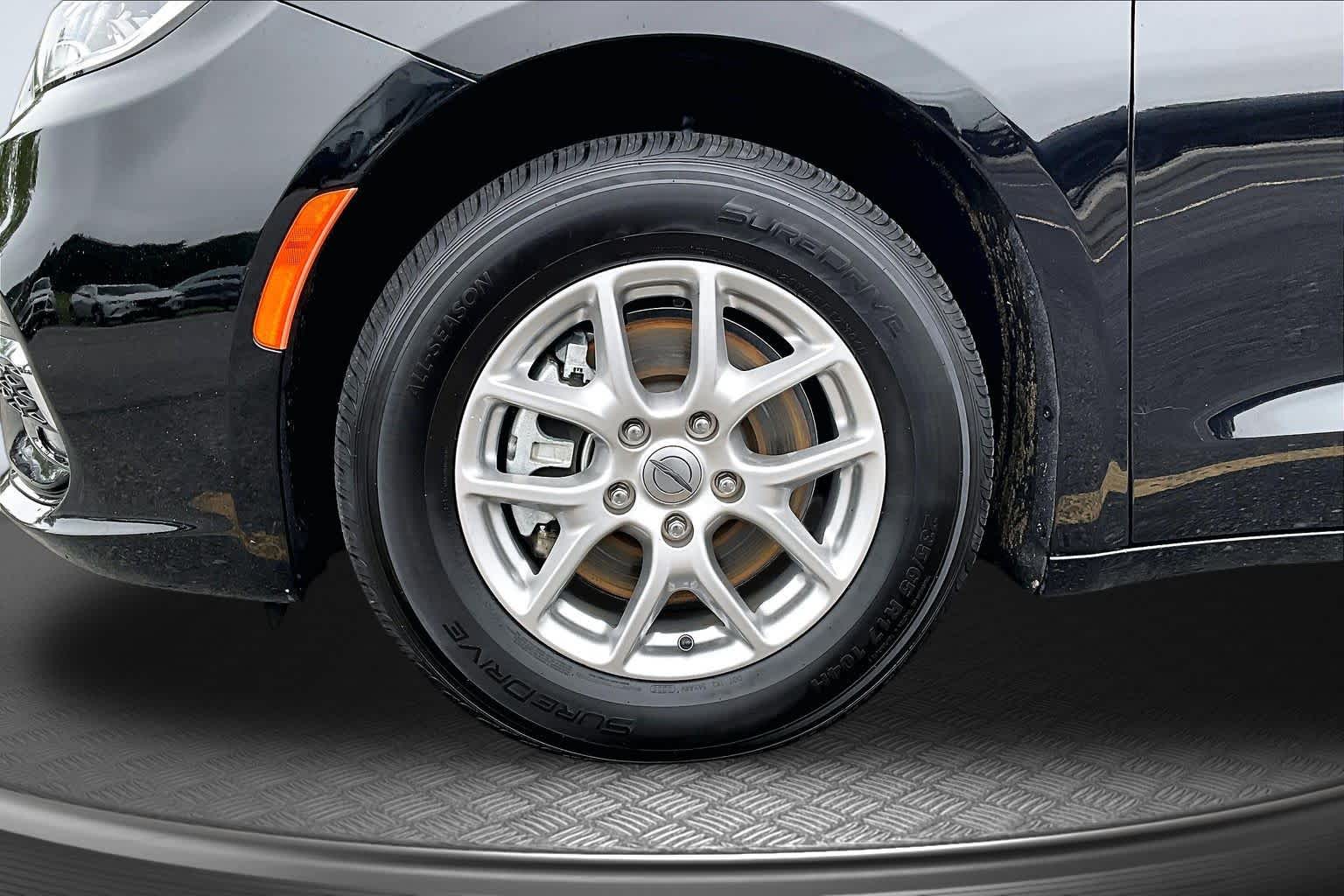 2025 Chrysler Pacifica Select - 8