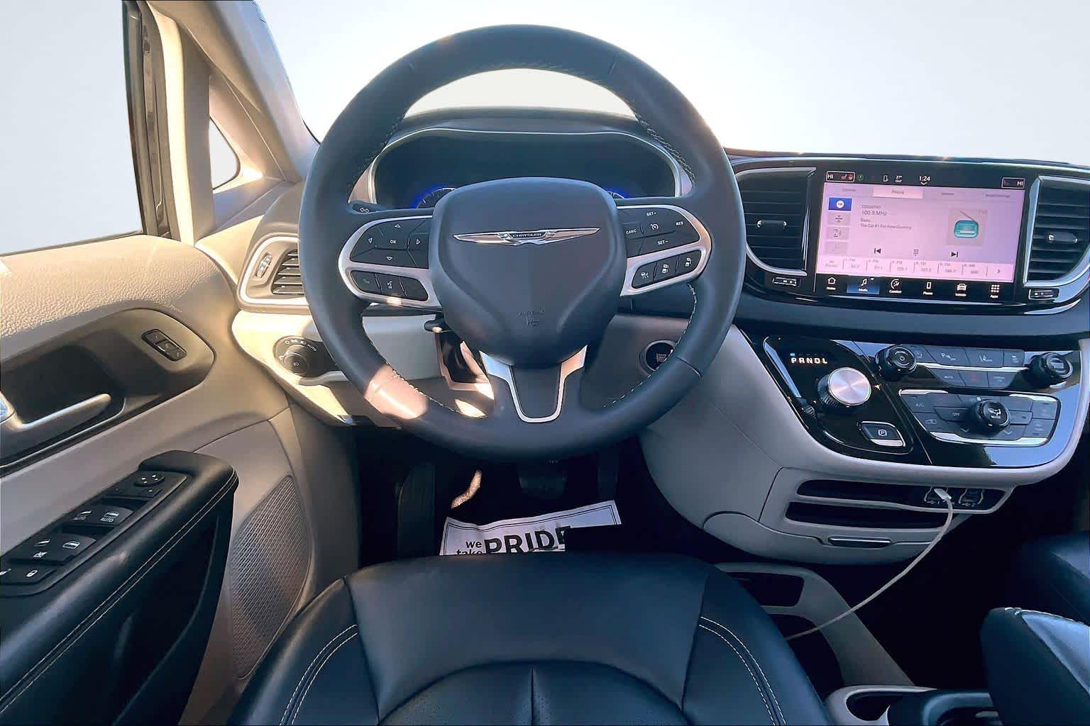 2024 Chrysler Pacifica Touring L - 5
