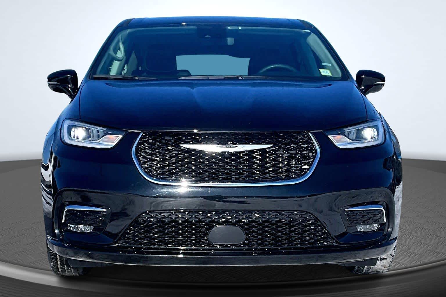 2024 Chrysler Pacifica Touring L - 3