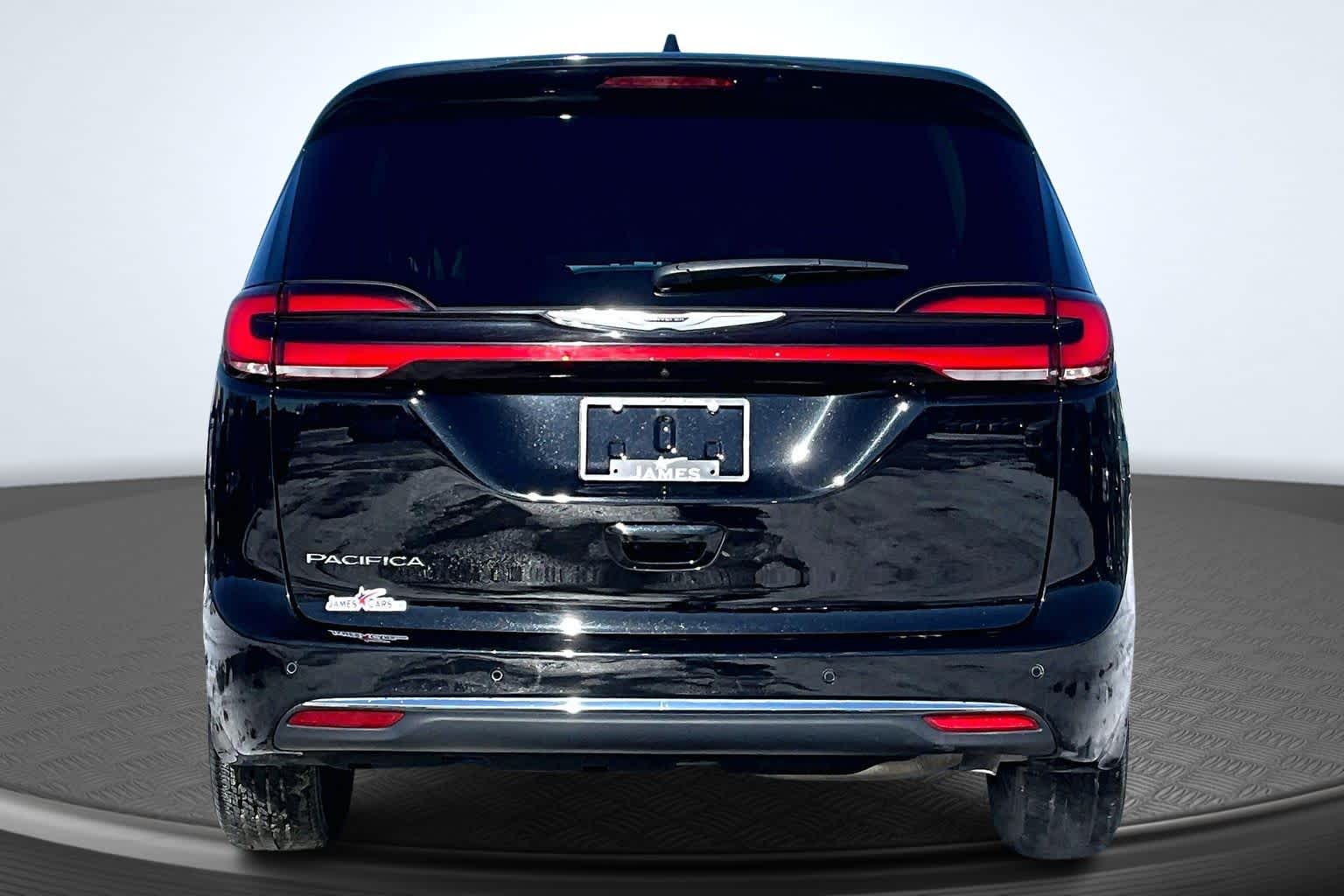2024 Chrysler Pacifica Touring L - 4