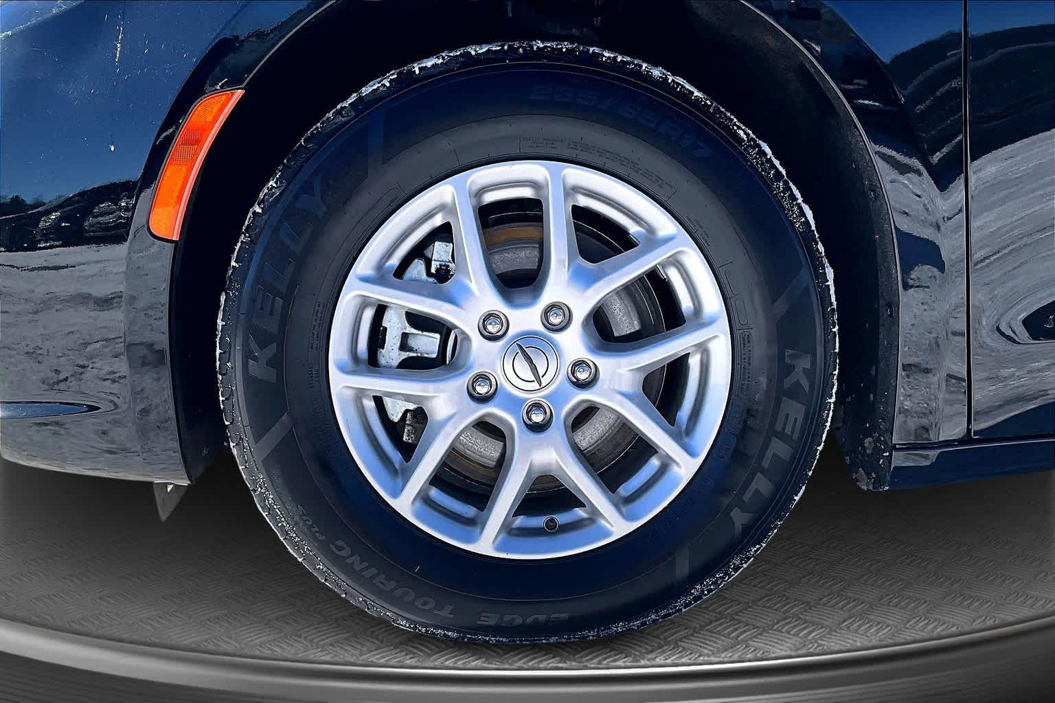 2024 Chrysler Pacifica Touring L - 8