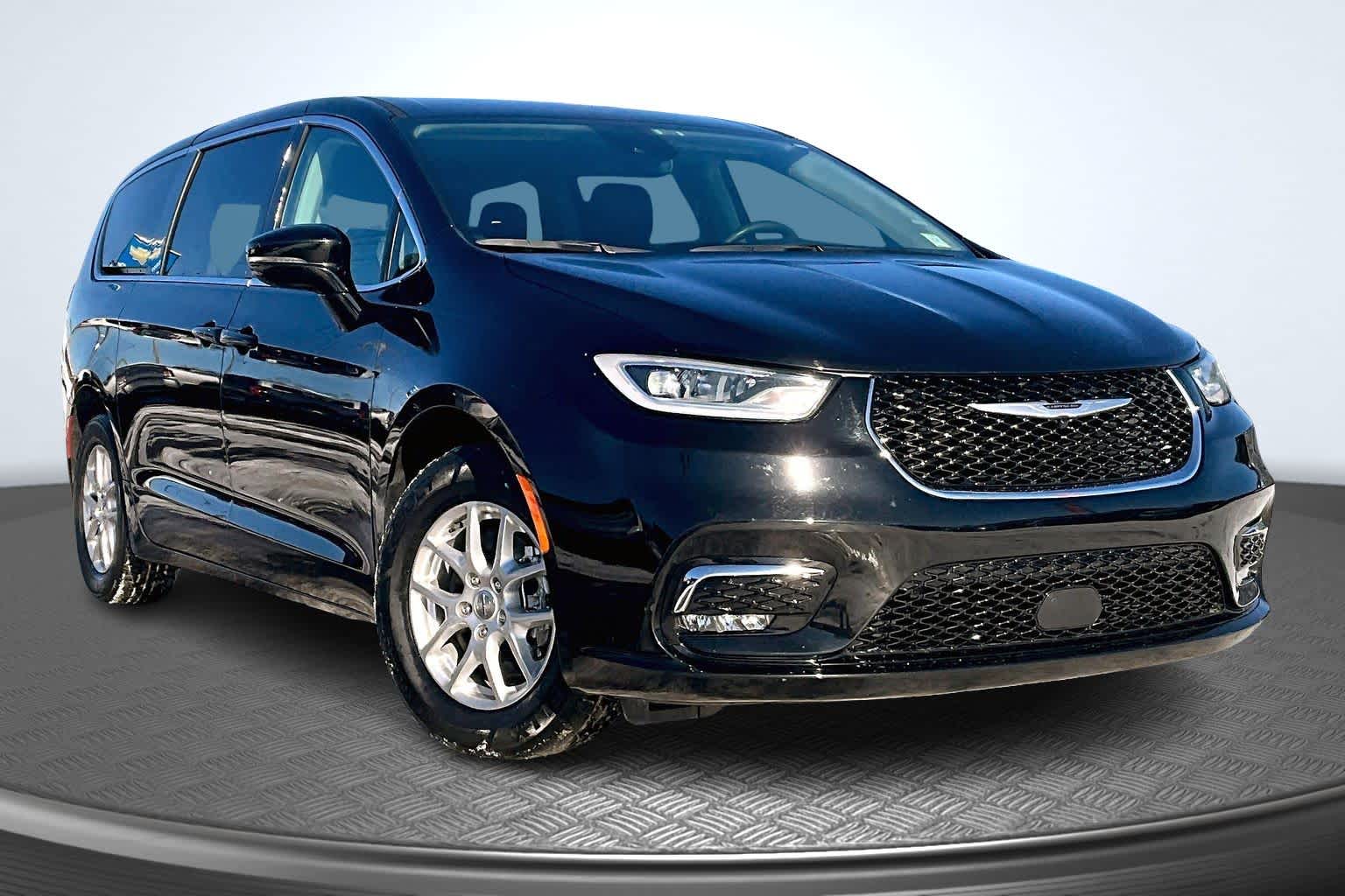 2024 Chrysler Pacifica Touring L - 11
