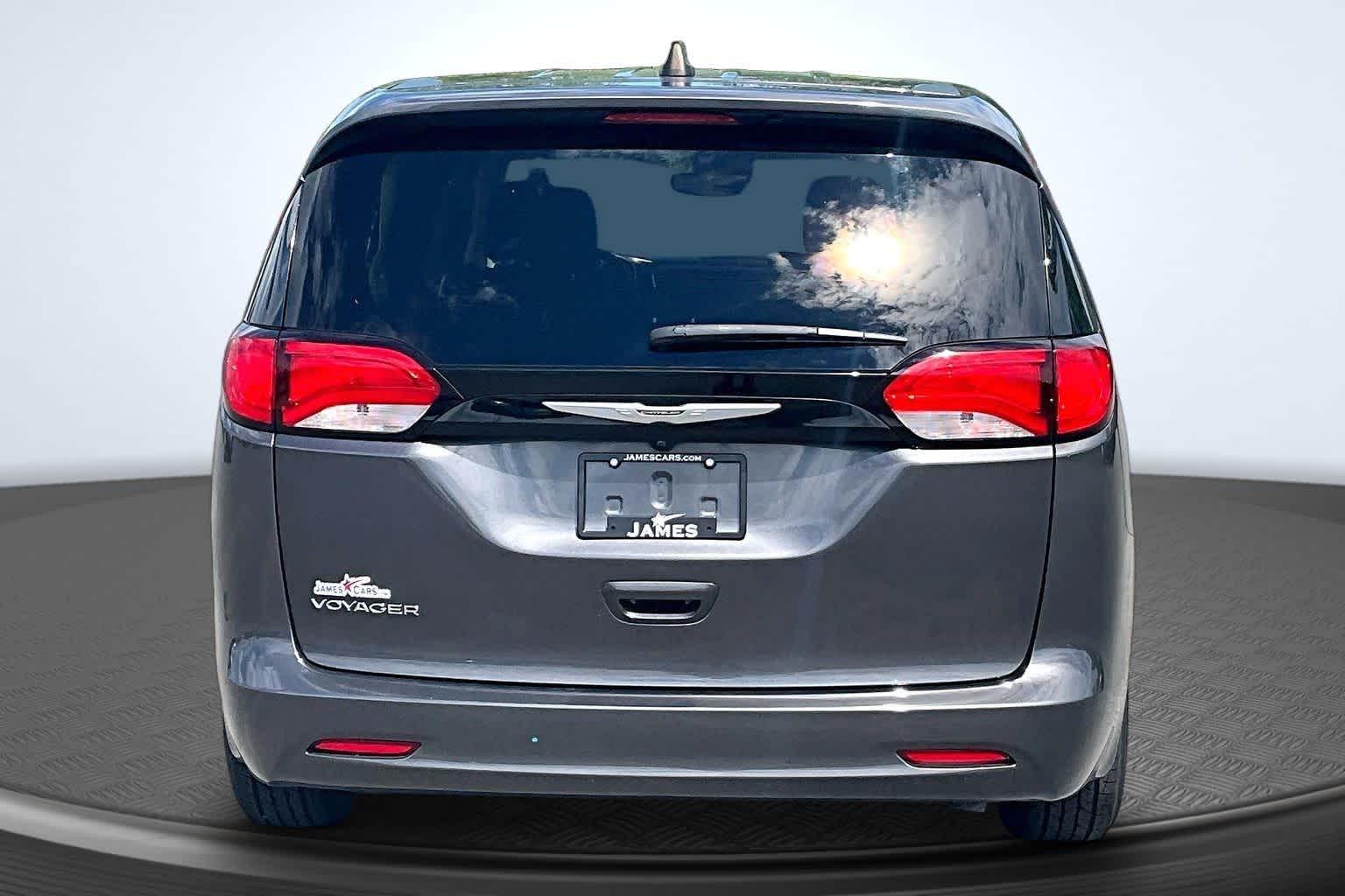 2023 Chrysler Voyager LX - 4