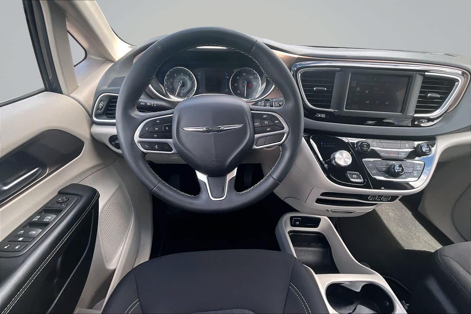 2023 Chrysler Voyager LX - 5