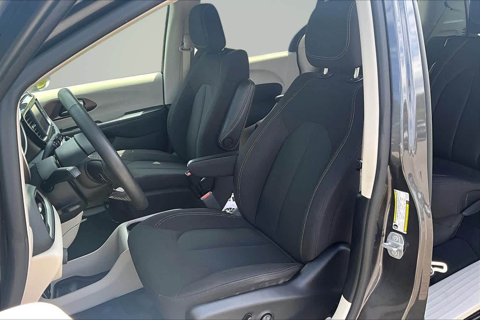 2023 Chrysler Voyager LX Granite Crystal Metallic Clearcoat at James Chevrolet
