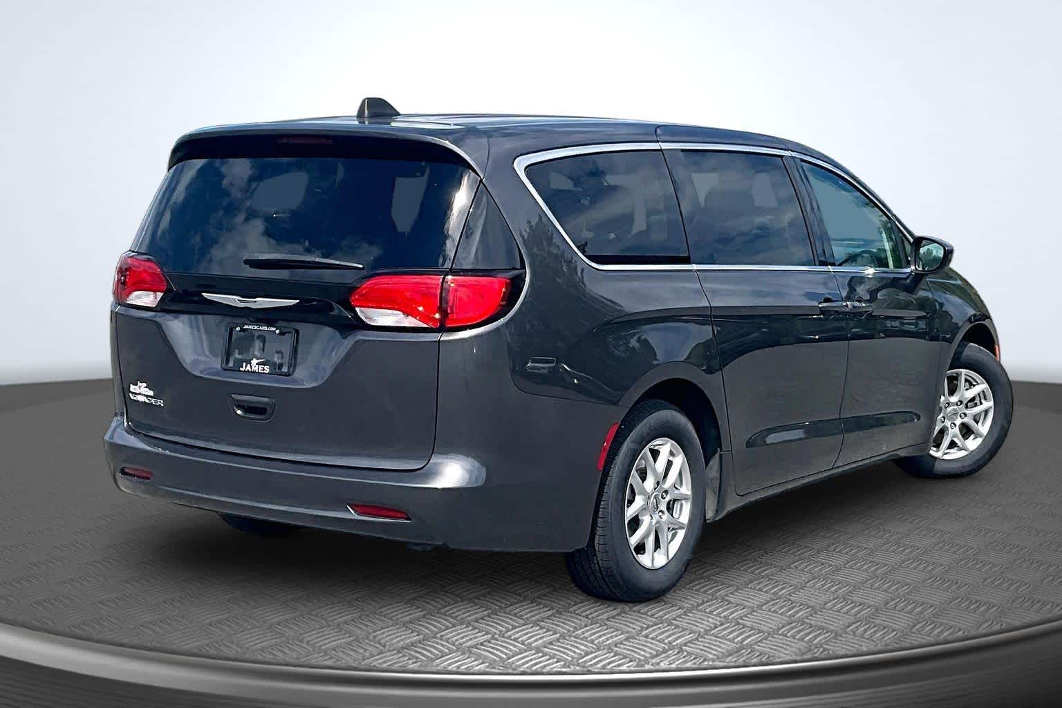 2023 Chrysler Voyager LX - 2
