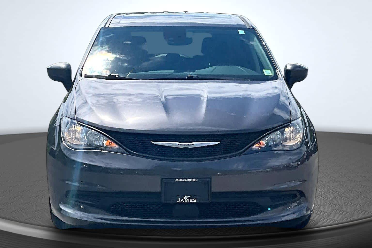 2023 Chrysler Voyager LX - 3