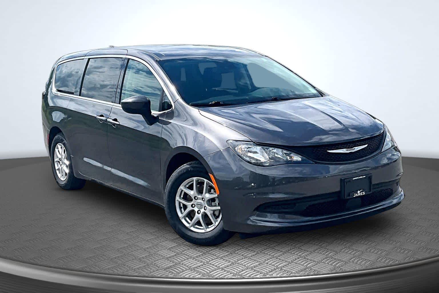 2023 Chrysler Voyager LX - 11
