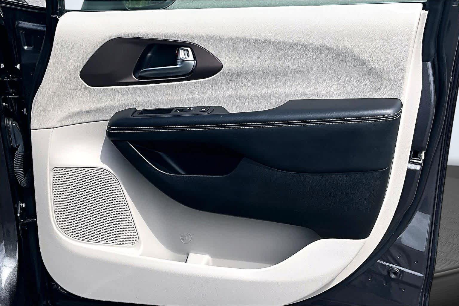 2023 Chrysler Voyager LX Granite Crystal Metallic Clearcoat at James Chevrolet